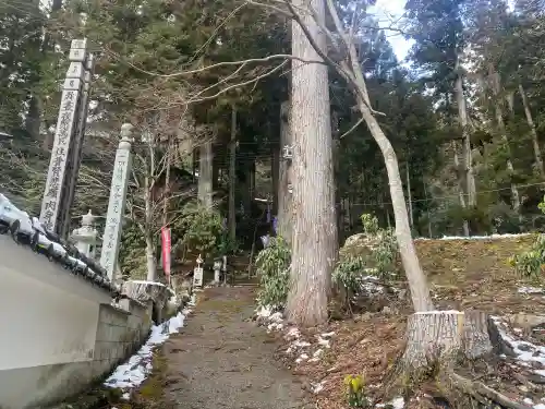 瑠璃寺の{uncategorized: "未分類", other: "その他", undefined: "問題あり", building: "その他建物", grave: "お墓", sacred_gate: "鳥居", guardian: "狛犬", statue: "像", buddha: "仏像", history: "歴史", nature: "自然", garden: "庭園", animal: "動物", pagoda: "塔", temizu: "手水舎", mountain_gate: "山門・神門", sanctuary: "本殿・本堂", subordinate: "末社・摂社", art: "芸術", scenery: "景色", jizo: "地蔵", ema: "絵馬", goshuin: "御朱印", omikuji: "おみくじ", items: "授与品その他", amulet: "お守り", goshuincho: "御朱印帳", eats: "食事", festival: "お祭り", votive_dance: "神楽", shichigosan: "七五三参", wedding: "結婚式", experience: "体験その他", initially: "初詣", around: "周辺", anti_infection: "感染症対策"}