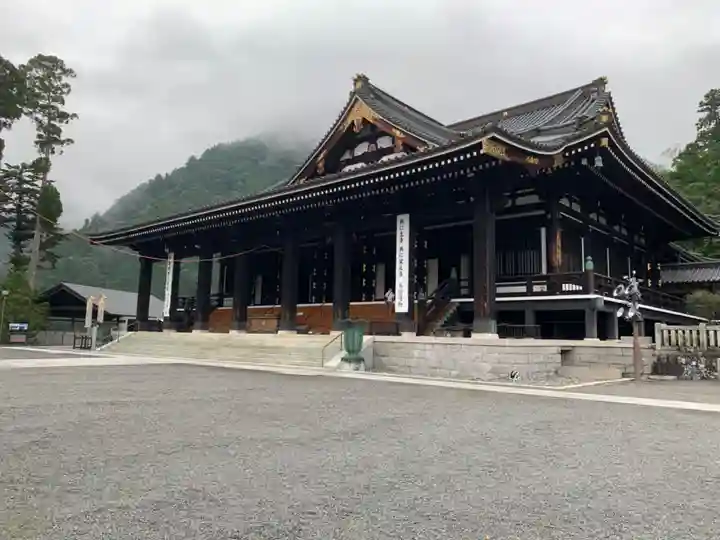 久遠寺の本殿・本堂