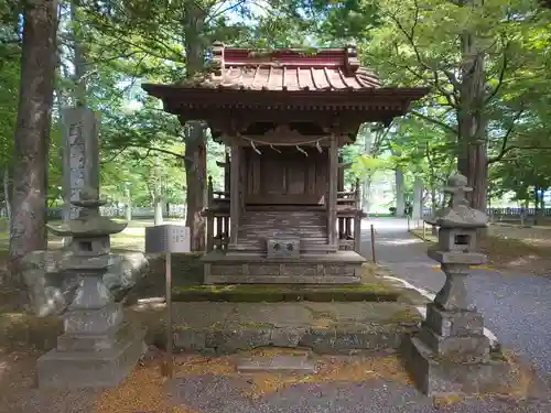 淺間神社（忍野八海）の末社・摂社