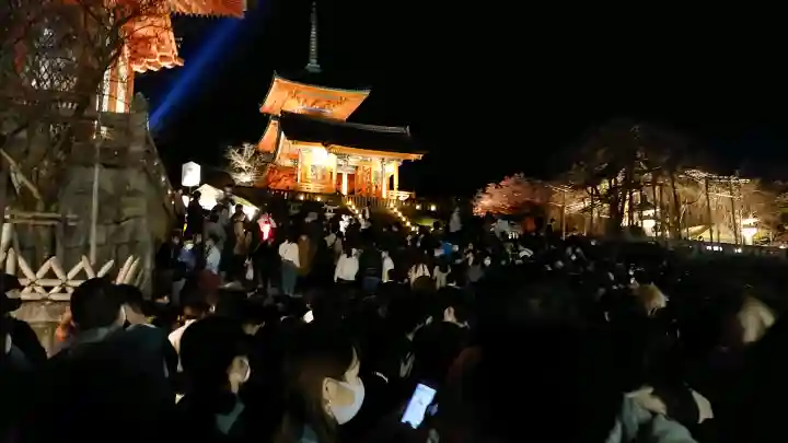 清水寺の{uncategorized: "未分類", other: "その他", undefined: "問題あり", building: "その他建物", grave: "お墓", sacred_gate: "鳥居", guardian: "狛犬", statue: "像", buddha: "仏像", history: "歴史", nature: "自然", garden: "庭園", animal: "動物", pagoda: "塔", temizu: "手水舎", mountain_gate: "山門・神門", sanctuary: "本殿・本堂", subordinate: "末社・摂社", art: "芸術", scenery: "景色", jizo: "地蔵", ema: "絵馬", goshuin: "御朱印", omikuji: "おみくじ", items: "授与品その他", amulet: "お守り", goshuincho: "御朱印帳", eats: "食事", festival: "お祭り", votive_dance: "神楽", shichigosan: "七五三参", wedding: "結婚式", experience: "体験その他", initially: "初詣", around: "周辺", anti_infection: "感染症対策"}