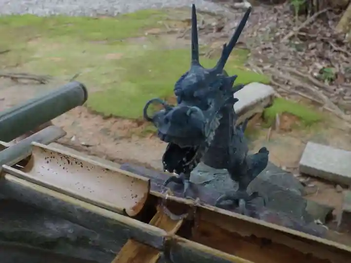 須須神社の手水舎