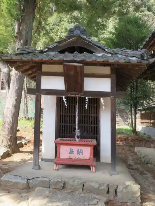 山梨岡神社の末社・摂社