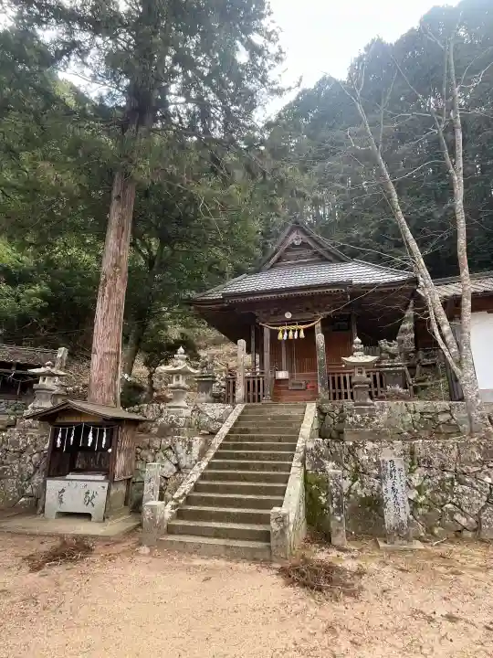 艮神社の{uncategorized: "未分類", other: "その他", undefined: "問題あり", building: "その他建物", grave: "お墓", sacred_gate: "鳥居", guardian: "狛犬", statue: "像", buddha: "仏像", history: "歴史", nature: "自然", garden: "庭園", animal: "動物", pagoda: "塔", temizu: "手水舎", mountain_gate: "山門・神門", sanctuary: "本殿・本堂", subordinate: "末社・摂社", art: "芸術", scenery: "景色", jizo: "地蔵", ema: "絵馬", goshuin: "御朱印", omikuji: "おみくじ", items: "授与品その他", amulet: "お守り", goshuincho: "御朱印帳", eats: "食事", festival: "お祭り", votive_dance: "神楽", shichigosan: "七五三参", wedding: "結婚式", experience: "体験その他", initially: "初詣", around: "周辺", anti_infection: "感染症対策"}
