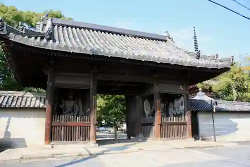 斑鳩寺の山門・神門