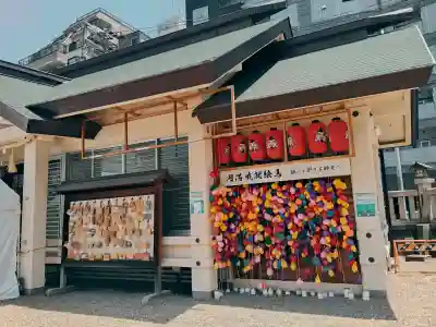今宮戎神社の{uncategorized: "未分類", other: "その他", undefined: "問題あり", building: "その他建物", grave: "お墓", sacred_gate: "鳥居", guardian: "狛犬", statue: "像", buddha: "仏像", history: "歴史", nature: "自然", garden: "庭園", animal: "動物", pagoda: "塔", temizu: "手水舎", mountain_gate: "山門・神門", sanctuary: "本殿・本堂", subordinate: "末社・摂社", art: "芸術", scenery: "景色", jizo: "地蔵", ema: "絵馬", goshuin: "御朱印", omikuji: "おみくじ", items: "授与品その他", amulet: "お守り", goshuincho: "御朱印帳", eats: "食事", festival: "お祭り", votive_dance: "神楽", shichigosan: "七五三参", wedding: "結婚式", experience: "体験その他", initially: "初詣", around: "周辺", anti_infection: "感染症対策"}