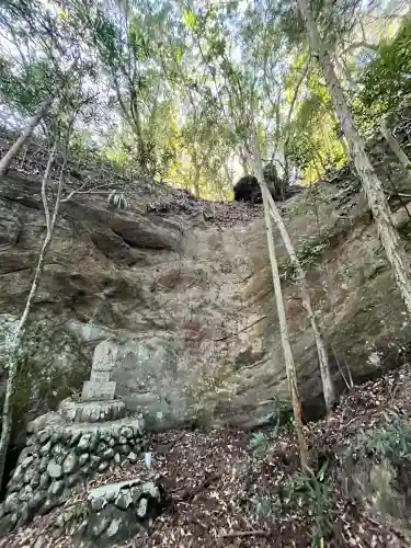 観音寺（岩屋観音）の{uncategorized: "未分類", other: "その他", undefined: "問題あり", building: "その他建物", grave: "お墓", sacred_gate: "鳥居", guardian: "狛犬", statue: "像", buddha: "仏像", history: "歴史", nature: "自然", garden: "庭園", animal: "動物", pagoda: "塔", temizu: "手水舎", mountain_gate: "山門・神門", sanctuary: "本殿・本堂", subordinate: "末社・摂社", art: "芸術", scenery: "景色", jizo: "地蔵", ema: "絵馬", goshuin: "御朱印", omikuji: "おみくじ", items: "授与品その他", amulet: "お守り", goshuincho: "御朱印帳", eats: "食事", festival: "お祭り", votive_dance: "神楽", shichigosan: "七五三参", wedding: "結婚式", experience: "体験その他", initially: "初詣", around: "周辺", anti_infection: "感染症対策"}