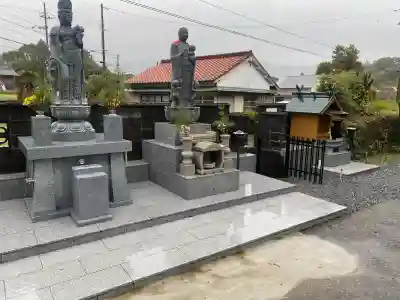 蔵国寺の{uncategorized: "未分類", other: "その他", undefined: "問題あり", building: "その他建物", grave: "お墓", sacred_gate: "鳥居", guardian: "狛犬", statue: "像", buddha: "仏像", history: "歴史", nature: "自然", garden: "庭園", animal: "動物", pagoda: "塔", temizu: "手水舎", mountain_gate: "山門・神門", sanctuary: "本殿・本堂", subordinate: "末社・摂社", art: "芸術", scenery: "景色", jizo: "地蔵", ema: "絵馬", goshuin: "御朱印", omikuji: "おみくじ", items: "授与品その他", amulet: "お守り", goshuincho: "御朱印帳", eats: "食事", festival: "お祭り", votive_dance: "神楽", shichigosan: "七五三参", wedding: "結婚式", experience: "体験その他", initially: "初詣", around: "周辺", anti_infection: "感染症対策"}