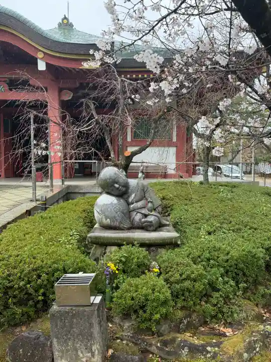 遍照院の{uncategorized: "未分類", other: "その他", undefined: "問題あり", building: "その他建物", grave: "お墓", sacred_gate: "鳥居", guardian: "狛犬", statue: "像", buddha: "仏像", history: "歴史", nature: "自然", garden: "庭園", animal: "動物", pagoda: "塔", temizu: "手水舎", mountain_gate: "山門・神門", sanctuary: "本殿・本堂", subordinate: "末社・摂社", art: "芸術", scenery: "景色", jizo: "地蔵", ema: "絵馬", goshuin: "御朱印", omikuji: "おみくじ", items: "授与品その他", amulet: "お守り", goshuincho: "御朱印帳", eats: "食事", festival: "お祭り", votive_dance: "神楽", shichigosan: "七五三参", wedding: "結婚式", experience: "体験その他", initially: "初詣", around: "周辺", anti_infection: "感染症対策"}