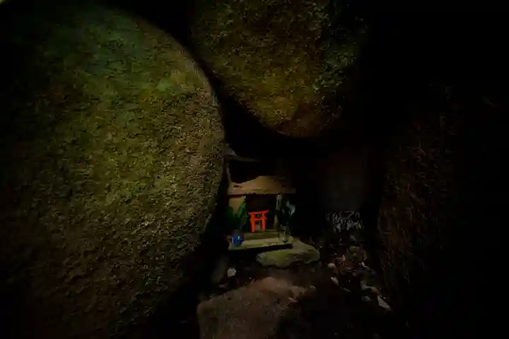 石穴稲荷神社の末社・摂社