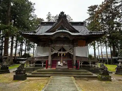 守りの神　藤基神社の本殿