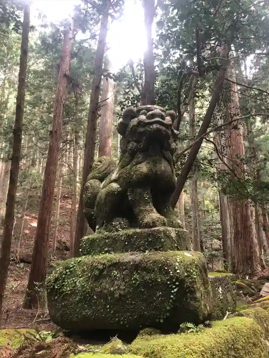 室生龍穴神社の狛犬