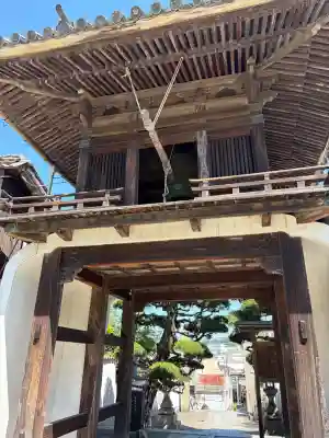 天寧寺の{uncategorized: "未分類", other: "その他", undefined: "問題あり", building: "その他建物", grave: "お墓", sacred_gate: "鳥居", guardian: "狛犬", statue: "像", buddha: "仏像", history: "歴史", nature: "自然", garden: "庭園", animal: "動物", pagoda: "塔", temizu: "手水舎", mountain_gate: "山門・神門", sanctuary: "本殿・本堂", subordinate: "末社・摂社", art: "芸術", scenery: "景色", jizo: "地蔵", ema: "絵馬", goshuin: "御朱印", omikuji: "おみくじ", items: "授与品その他", amulet: "お守り", goshuincho: "御朱印帳", eats: "食事", festival: "お祭り", votive_dance: "神楽", shichigosan: "七五三参", wedding: "結婚式", experience: "体験その他", initially: "初詣", around: "周辺", anti_infection: "感染症対策"}