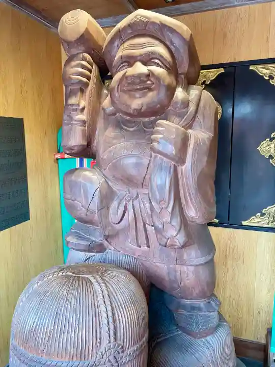 須賀神社の{uncategorized: "未分類", other: "その他", undefined: "問題あり", building: "その他建物", grave: "お墓", sacred_gate: "鳥居", guardian: "狛犬", statue: "像", buddha: "仏像", history: "歴史", nature: "自然", garden: "庭園", animal: "動物", pagoda: "塔", temizu: "手水舎", mountain_gate: "山門・神門", sanctuary: "本殿・本堂", subordinate: "末社・摂社", art: "芸術", scenery: "景色", jizo: "地蔵", ema: "絵馬", goshuin: "御朱印", omikuji: "おみくじ", items: "授与品その他", amulet: "お守り", goshuincho: "御朱印帳", eats: "食事", festival: "お祭り", votive_dance: "神楽", shichigosan: "七五三参", wedding: "結婚式", experience: "体験その他", initially: "初詣", around: "周辺", anti_infection: "感染症対策"}