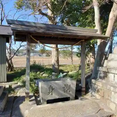 神明社の手水舎