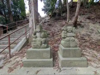 安達太良神社の{uncategorized: "未分類", other: "その他", undefined: "問題あり", building: "その他建物", grave: "お墓", sacred_gate: "鳥居", guardian: "狛犬", statue: "像", buddha: "仏像", history: "歴史", nature: "自然", garden: "庭園", animal: "動物", pagoda: "塔", temizu: "手水舎", mountain_gate: "山門・神門", sanctuary: "本殿・本堂", subordinate: "末社・摂社", art: "芸術", scenery: "景色", jizo: "地蔵", ema: "絵馬", goshuin: "御朱印", omikuji: "おみくじ", items: "授与品その他", amulet: "お守り", goshuincho: "御朱印帳", eats: "食事", festival: "お祭り", votive_dance: "神楽", shichigosan: "七五三参", wedding: "結婚式", experience: "体験その他", initially: "初詣", around: "周辺", anti_infection: "感染症対策"}