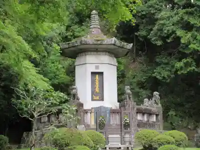 久遠寺御廟所(山梨県)