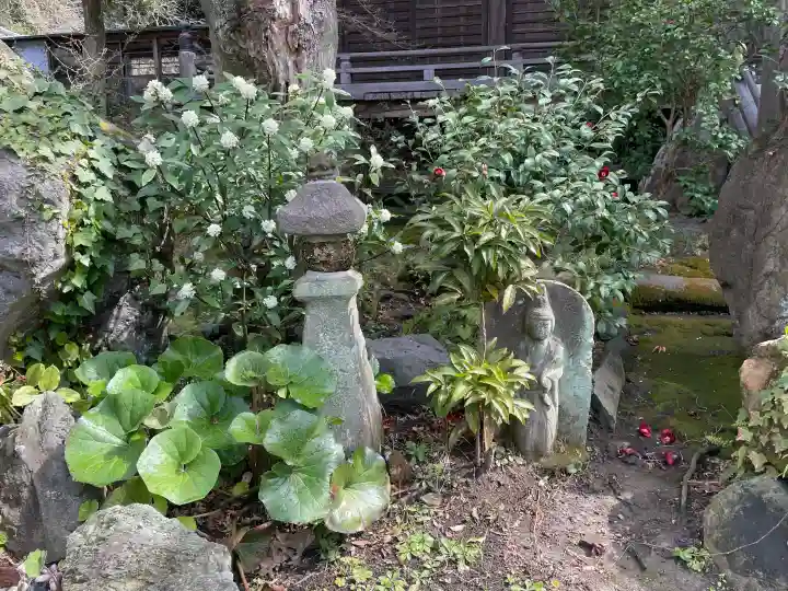妙法寺の{uncategorized: "未分類", other: "その他", undefined: "問題あり", building: "その他建物", grave: "お墓", sacred_gate: "鳥居", guardian: "狛犬", statue: "像", buddha: "仏像", history: "歴史", nature: "自然", garden: "庭園", animal: "動物", pagoda: "塔", temizu: "手水舎", mountain_gate: "山門・神門", sanctuary: "本殿・本堂", subordinate: "末社・摂社", art: "芸術", scenery: "景色", jizo: "地蔵", ema: "絵馬", goshuin: "御朱印", omikuji: "おみくじ", items: "授与品その他", amulet: "お守り", goshuincho: "御朱印帳", eats: "食事", festival: "お祭り", votive_dance: "神楽", shichigosan: "七五三参", wedding: "結婚式", experience: "体験その他", initially: "初詣", around: "周辺", anti_infection: "感染症対策"}