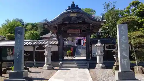 寺岡山元三大師の山門・神門