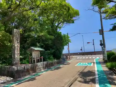 花窟神社の{uncategorized: "未分類", other: "その他", undefined: "問題あり", building: "その他建物", grave: "お墓", sacred_gate: "鳥居", guardian: "狛犬", statue: "像", buddha: "仏像", history: "歴史", nature: "自然", garden: "庭園", animal: "動物", pagoda: "塔", temizu: "手水舎", mountain_gate: "山門・神門", sanctuary: "本殿・本堂", subordinate: "末社・摂社", art: "芸術", scenery: "景色", jizo: "地蔵", ema: "絵馬", goshuin: "御朱印", omikuji: "おみくじ", items: "授与品その他", amulet: "お守り", goshuincho: "御朱印帳", eats: "食事", festival: "お祭り", votive_dance: "神楽", shichigosan: "七五三参", wedding: "結婚式", experience: "体験その他", initially: "初詣", around: "周辺", anti_infection: "感染症対策"}