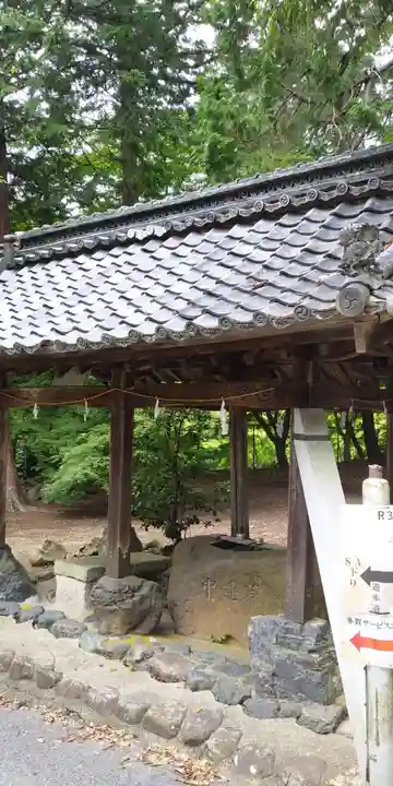 胡宮神社(敏満寺史跡)の手水舎