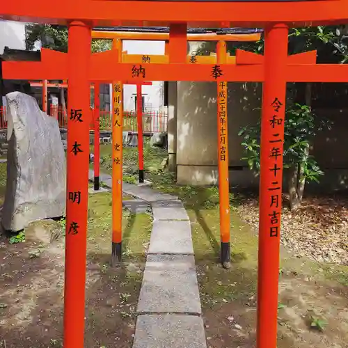 三囲神社の鳥居