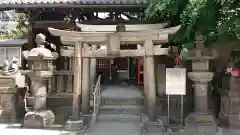 被官稲荷神社の鳥居