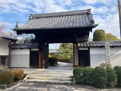 曼陀羅寺の山門