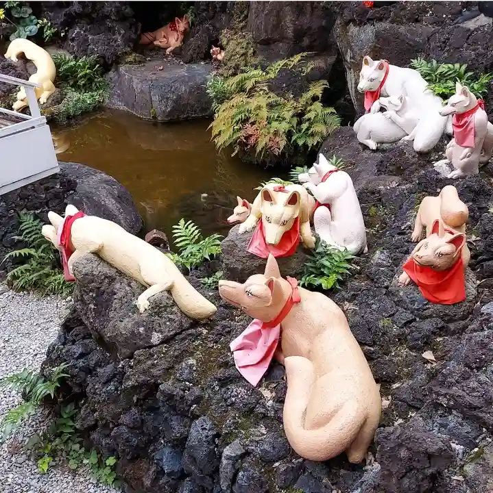 京濱伏見稲荷神社の狛犬