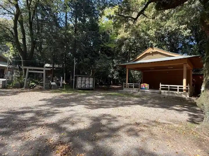 松阪神社の{uncategorized: "未分類", other: "その他", undefined: "問題あり", building: "その他建物", grave: "お墓", sacred_gate: "鳥居", guardian: "狛犬", statue: "像", buddha: "仏像", history: "歴史", nature: "自然", garden: "庭園", animal: "動物", pagoda: "塔", temizu: "手水舎", mountain_gate: "山門・神門", sanctuary: "本殿・本堂", subordinate: "末社・摂社", art: "芸術", scenery: "景色", jizo: "地蔵", ema: "絵馬", goshuin: "御朱印", omikuji: "おみくじ", items: "授与品その他", amulet: "お守り", goshuincho: "御朱印帳", eats: "食事", festival: "お祭り", votive_dance: "神楽", shichigosan: "七五三参", wedding: "結婚式", experience: "体験その他", initially: "初詣", around: "周辺", anti_infection: "感染症対策"}
