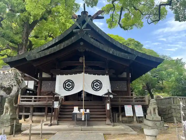 艮神社の{uncategorized: "未分類", other: "その他", undefined: "問題あり", building: "その他建物", grave: "お墓", sacred_gate: "鳥居", guardian: "狛犬", statue: "像", buddha: "仏像", history: "歴史", nature: "自然", garden: "庭園", animal: "動物", pagoda: "塔", temizu: "手水舎", mountain_gate: "山門・神門", sanctuary: "本殿・本堂", subordinate: "末社・摂社", art: "芸術", scenery: "景色", jizo: "地蔵", ema: "絵馬", goshuin: "御朱印", omikuji: "おみくじ", items: "授与品その他", amulet: "お守り", goshuincho: "御朱印帳", eats: "食事", festival: "お祭り", votive_dance: "神楽", shichigosan: "七五三参", wedding: "結婚式", experience: "体験その他", initially: "初詣", around: "周辺", anti_infection: "感染症対策"}