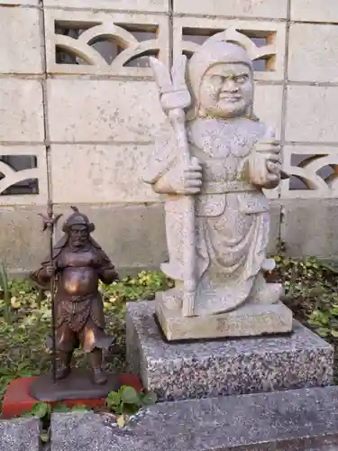 横浜成田山延命院（成田山横浜別院）の像