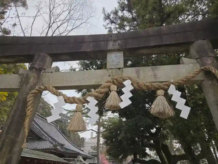 石浦神社の{uncategorized: "未分類", other: "その他", undefined: "問題あり", building: "その他建物", grave: "お墓", sacred_gate: "鳥居", guardian: "狛犬", statue: "像", buddha: "仏像", history: "歴史", nature: "自然", garden: "庭園", animal: "動物", pagoda: "塔", temizu: "手水舎", mountain_gate: "山門・神門", sanctuary: "本殿・本堂", subordinate: "末社・摂社", art: "芸術", scenery: "景色", jizo: "地蔵", ema: "絵馬", goshuin: "御朱印", omikuji: "おみくじ", items: "授与品その他", amulet: "お守り", goshuincho: "御朱印帳", eats: "食事", festival: "お祭り", votive_dance: "神楽", shichigosan: "七五三参", wedding: "結婚式", experience: "体験その他", initially: "初詣", around: "周辺", anti_infection: "感染症対策"}