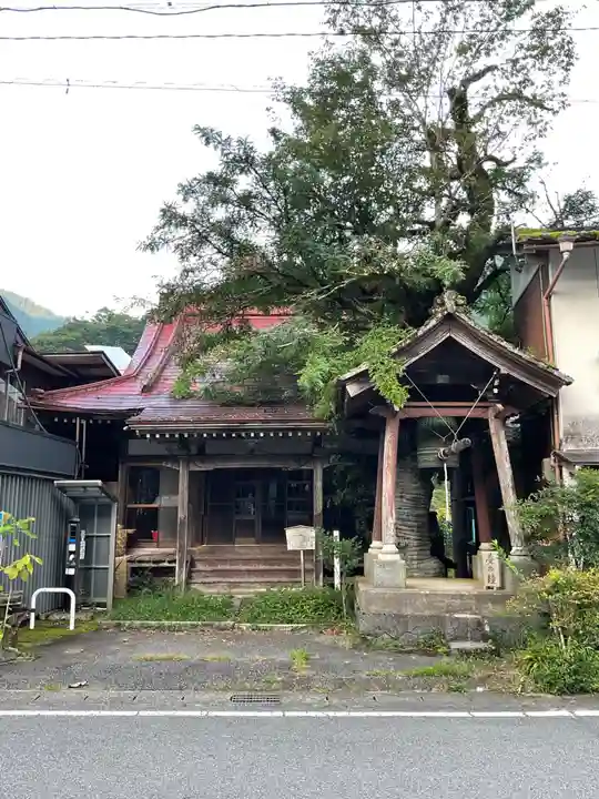 湯屋寺の本殿・本堂