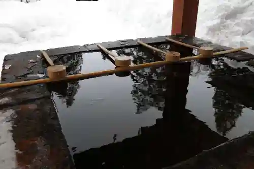 土津神社｜こどもと出世の神さまの手水舎