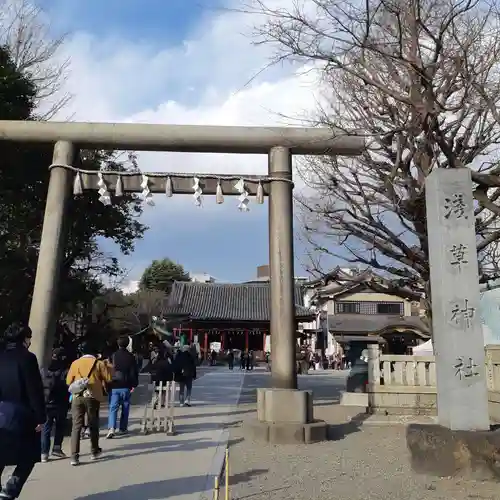 浅草神社の鳥居