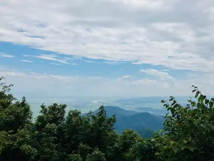 彌彦神社奥宮(御神廟)の景色