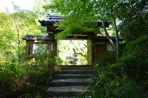 神藏寺の山門