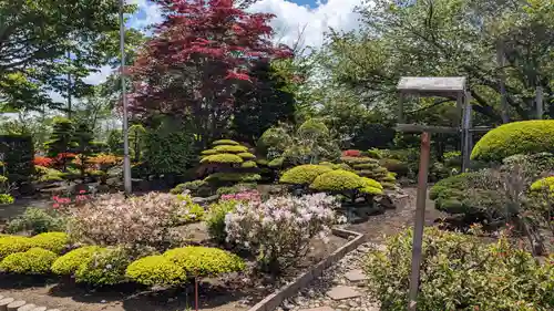 女満別神社の庭園