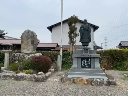 栄林寺の{uncategorized: "未分類", other: "その他", undefined: "問題あり", building: "その他建物", grave: "お墓", sacred_gate: "鳥居", guardian: "狛犬", statue: "像", buddha: "仏像", history: "歴史", nature: "自然", garden: "庭園", animal: "動物", pagoda: "塔", temizu: "手水舎", mountain_gate: "山門・神門", sanctuary: "本殿・本堂", subordinate: "末社・摂社", art: "芸術", scenery: "景色", jizo: "地蔵", ema: "絵馬", goshuin: "御朱印", omikuji: "おみくじ", items: "授与品その他", amulet: "お守り", goshuincho: "御朱印帳", eats: "食事", festival: "お祭り", votive_dance: "神楽", shichigosan: "七五三参", wedding: "結婚式", experience: "体験その他", initially: "初詣", around: "周辺", anti_infection: "感染症対策"}