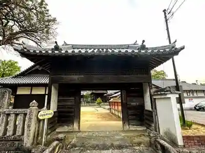 素盞嗚神社の山門
