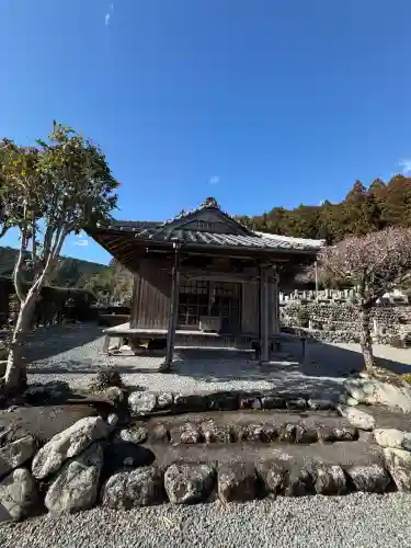 汲泉寺の{uncategorized: "未分類", other: "その他", undefined: "問題あり", building: "その他建物", grave: "お墓", sacred_gate: "鳥居", guardian: "狛犬", statue: "像", buddha: "仏像", history: "歴史", nature: "自然", garden: "庭園", animal: "動物", pagoda: "塔", temizu: "手水舎", mountain_gate: "山門・神門", sanctuary: "本殿・本堂", subordinate: "末社・摂社", art: "芸術", scenery: "景色", jizo: "地蔵", ema: "絵馬", goshuin: "御朱印", omikuji: "おみくじ", items: "授与品その他", amulet: "お守り", goshuincho: "御朱印帳", eats: "食事", festival: "お祭り", votive_dance: "神楽", shichigosan: "七五三参", wedding: "結婚式", experience: "体験その他", initially: "初詣", around: "周辺", anti_infection: "感染症対策"}