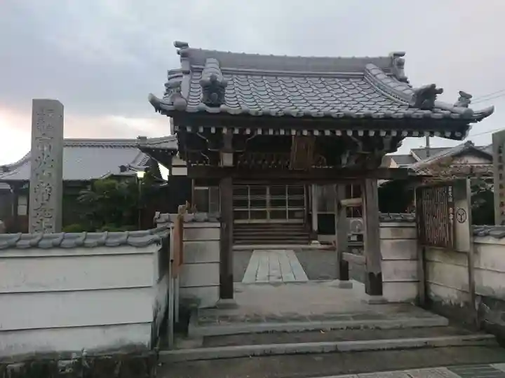 常念寺の山門・神門