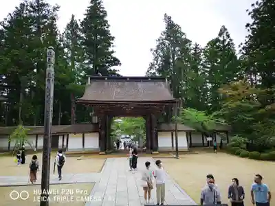 高野山金剛峯寺の山門・神門