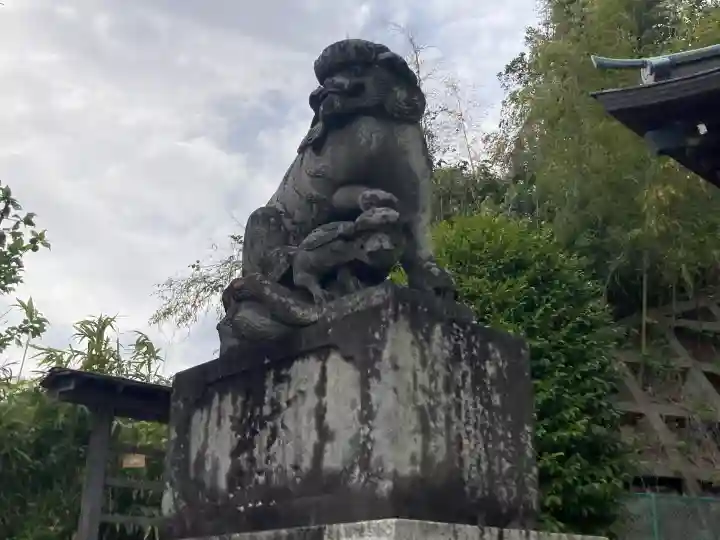 諏訪神社の{uncategorized: "未分類", other: "その他", undefined: "問題あり", building: "その他建物", grave: "お墓", sacred_gate: "鳥居", guardian: "狛犬", statue: "像", buddha: "仏像", history: "歴史", nature: "自然", garden: "庭園", animal: "動物", pagoda: "塔", temizu: "手水舎", mountain_gate: "山門・神門", sanctuary: "本殿・本堂", subordinate: "末社・摂社", art: "芸術", scenery: "景色", jizo: "地蔵", ema: "絵馬", goshuin: "御朱印", omikuji: "おみくじ", items: "授与品その他", amulet: "お守り", goshuincho: "御朱印帳", eats: "食事", festival: "お祭り", votive_dance: "神楽", shichigosan: "七五三参", wedding: "結婚式", experience: "体験その他", initially: "初詣", around: "周辺", anti_infection: "感染症対策"}