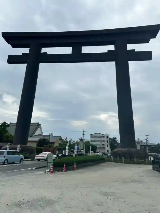 大神神社の{uncategorized: "未分類", other: "その他", undefined: "問題あり", building: "その他建物", grave: "お墓", sacred_gate: "鳥居", guardian: "狛犬", statue: "像", buddha: "仏像", history: "歴史", nature: "自然", garden: "庭園", animal: "動物", pagoda: "塔", temizu: "手水舎", mountain_gate: "山門・神門", sanctuary: "本殿・本堂", subordinate: "末社・摂社", art: "芸術", scenery: "景色", jizo: "地蔵", ema: "絵馬", goshuin: "御朱印", omikuji: "おみくじ", items: "授与品その他", amulet: "お守り", goshuincho: "御朱印帳", eats: "食事", festival: "お祭り", votive_dance: "神楽", shichigosan: "七五三参", wedding: "結婚式", experience: "体験その他", initially: "初詣", around: "周辺", anti_infection: "感染症対策"}