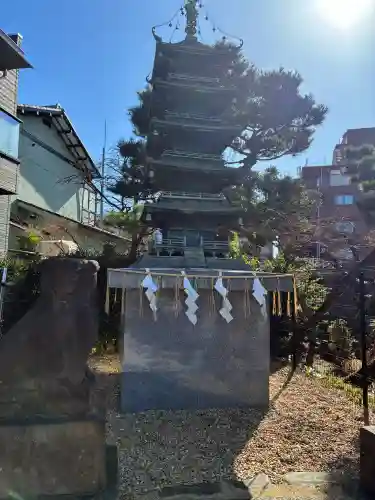 五方山熊野神社の{uncategorized: "未分類", other: "その他", undefined: "問題あり", building: "その他建物", grave: "お墓", sacred_gate: "鳥居", guardian: "狛犬", statue: "像", buddha: "仏像", history: "歴史", nature: "自然", garden: "庭園", animal: "動物", pagoda: "塔", temizu: "手水舎", mountain_gate: "山門・神門", sanctuary: "本殿・本堂", subordinate: "末社・摂社", art: "芸術", scenery: "景色", jizo: "地蔵", ema: "絵馬", goshuin: "御朱印", omikuji: "おみくじ", items: "授与品その他", amulet: "お守り", goshuincho: "御朱印帳", eats: "食事", festival: "お祭り", votive_dance: "神楽", shichigosan: "七五三参", wedding: "結婚式", experience: "体験その他", initially: "初詣", around: "周辺", anti_infection: "感染症対策"}