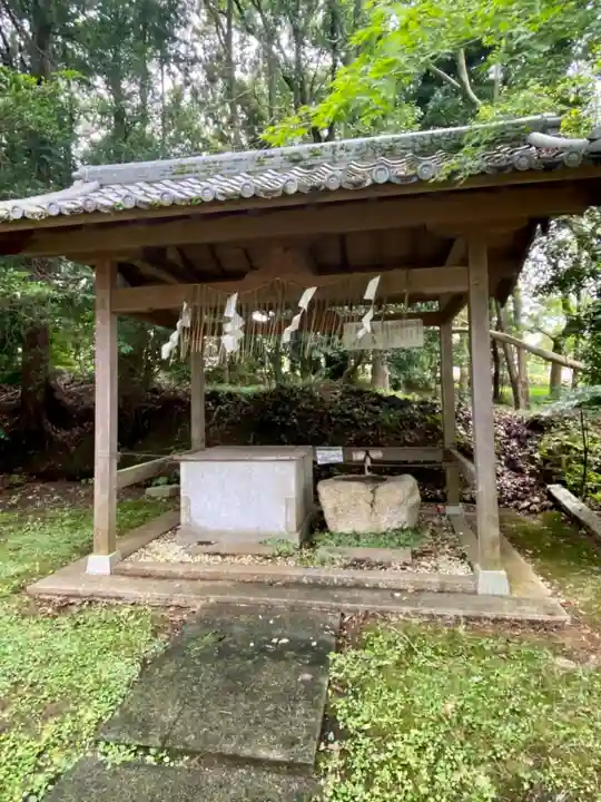 萱尾神社の手水舎