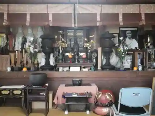 法厳尼寺の本殿・本堂