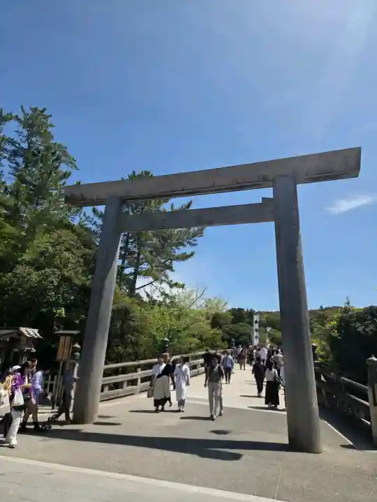 伊勢神宮内宮(皇大神宮)の{uncategorized: "未分類", other: "その他", undefined: "問題あり", building: "その他建物", grave: "お墓", sacred_gate: "鳥居", guardian: "狛犬", statue: "像", buddha: "仏像", history: "歴史", nature: "自然", garden: "庭園", animal: "動物", pagoda: "塔", temizu: "手水舎", mountain_gate: "山門・神門", sanctuary: "本殿・本堂", subordinate: "末社・摂社", art: "芸術", scenery: "景色", jizo: "地蔵", ema: "絵馬", goshuin: "御朱印", omikuji: "おみくじ", items: "授与品その他", amulet: "お守り", goshuincho: "御朱印帳", eats: "食事", festival: "お祭り", votive_dance: "神楽", shichigosan: "七五三参", wedding: "結婚式", experience: "体験その他", initially: "初詣", around: "周辺", anti_infection: "感染症対策"}