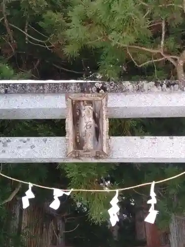 六神石神社の建物その他